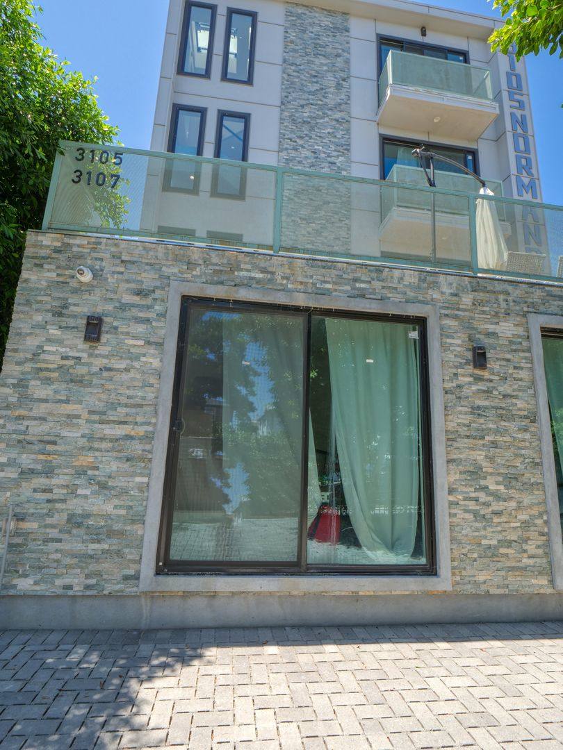 Apartment for rent at 3105 - 3107 S Normandie Ave, Los Angeles, CA 90007