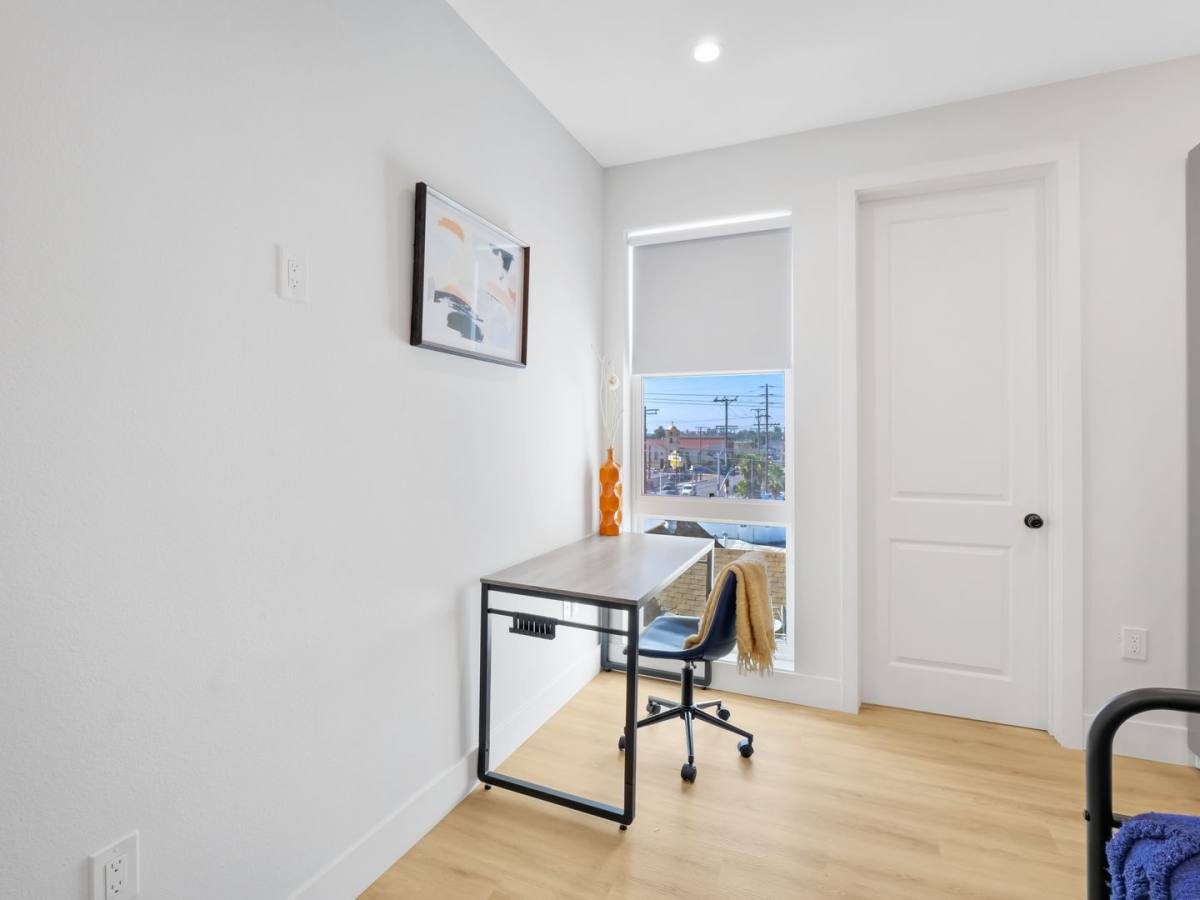 Apartment for rent at 3105 - 3107 S Normandie Ave, Los Angeles, CA 90007