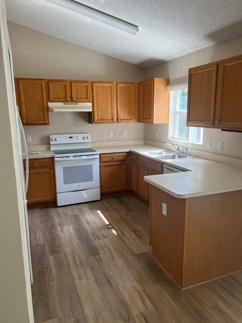 House for rent at 695 Sagamore Dr, Deltona, FL 32738