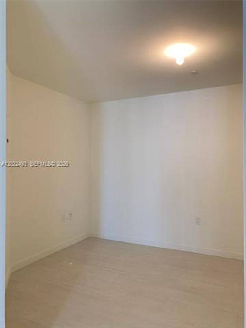 Apartment for rent at 1000 Brickell Plaza, Miami, FL 33131
