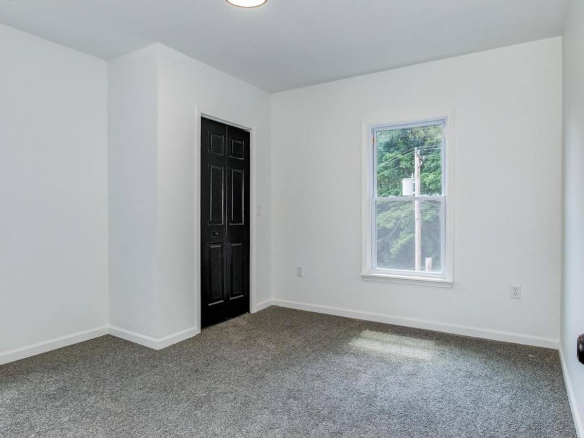 Apartment for rent at 910 Main St, Aliquippa, PA 15001