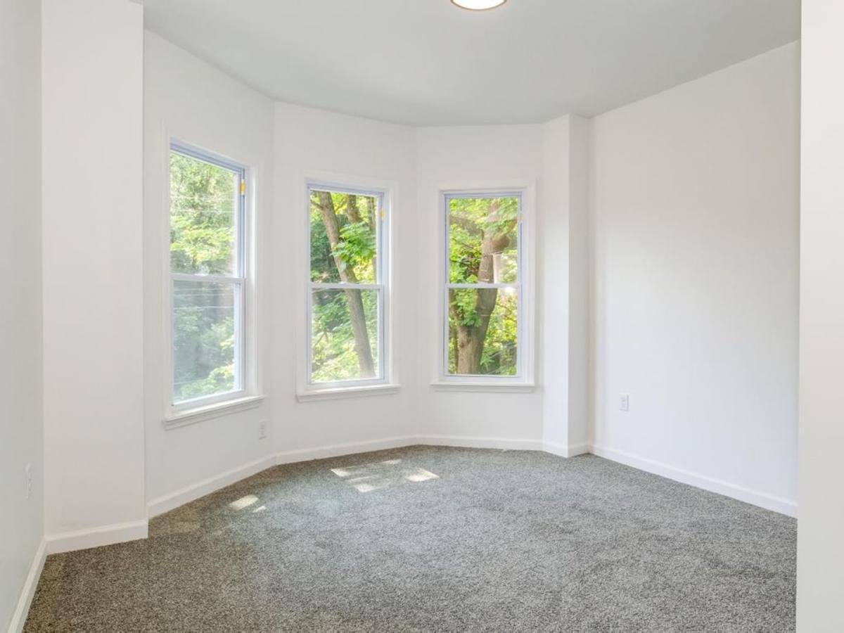 Apartment for rent at 910 Main St, Aliquippa, PA 15001