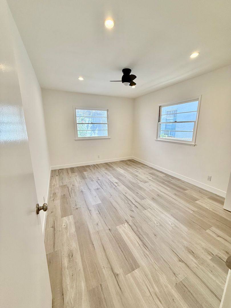 Apartment for rent at 449 N Oakhurst Dr, Beverly Hills, CA 90210