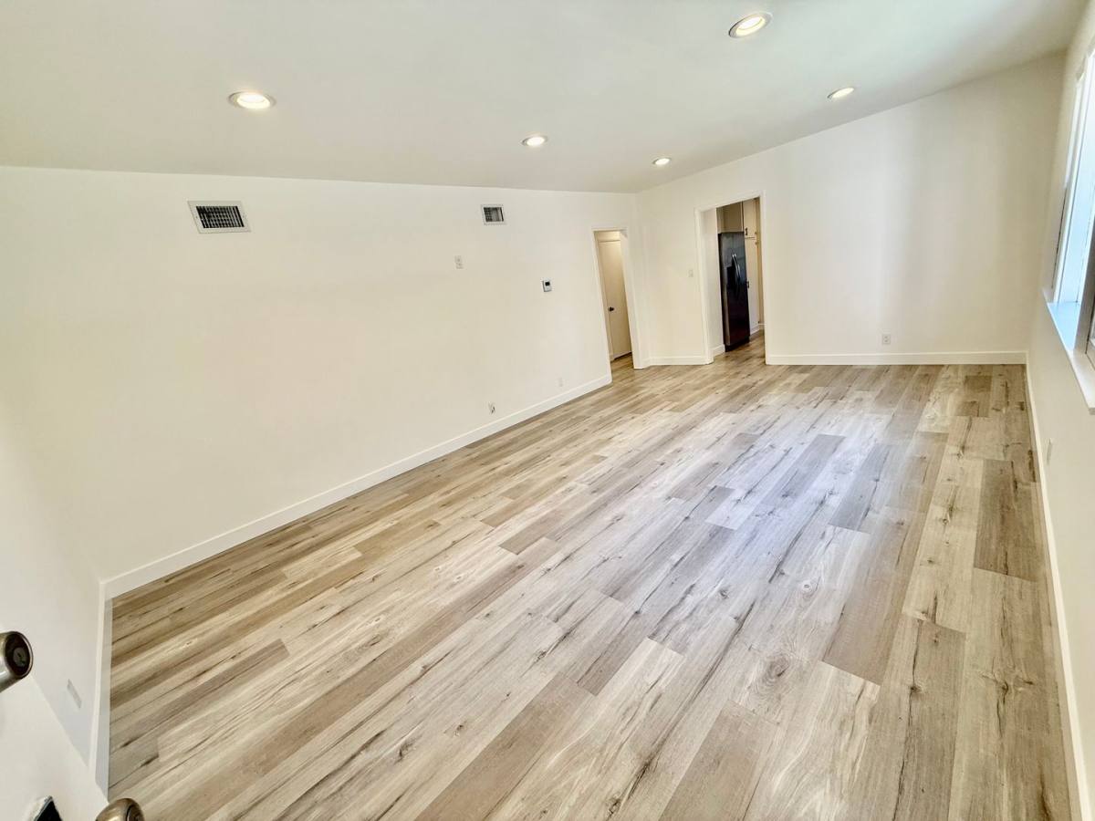 Apartment for rent at 449 N Oakhurst Dr, Beverly Hills, CA 90210