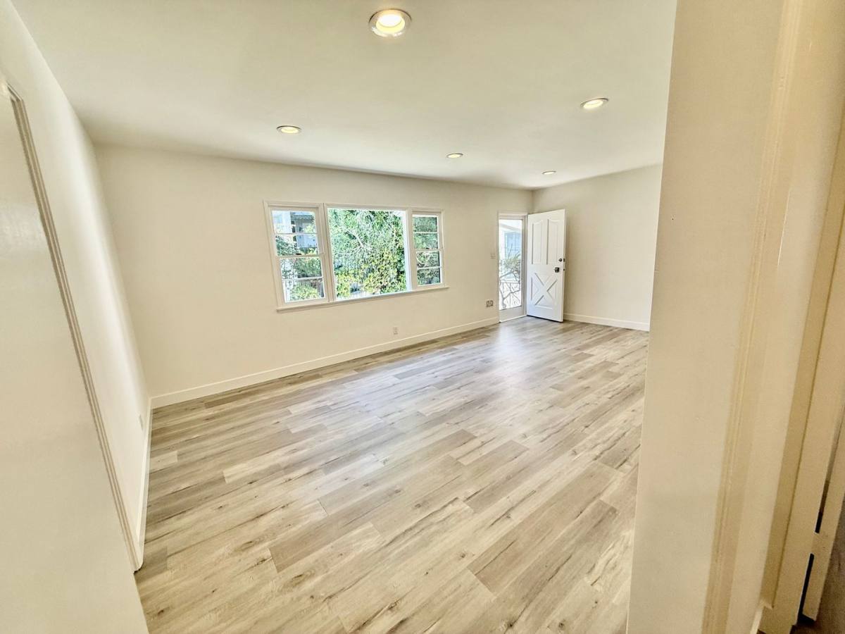 Apartment for rent at 449 N Oakhurst Dr, Beverly Hills, CA 90210