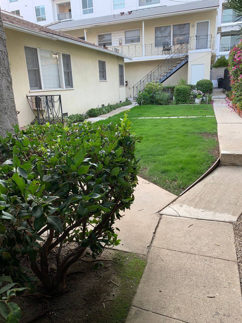 Apartment for rent at 449 N Oakhurst Dr, Beverly Hills, CA 90210