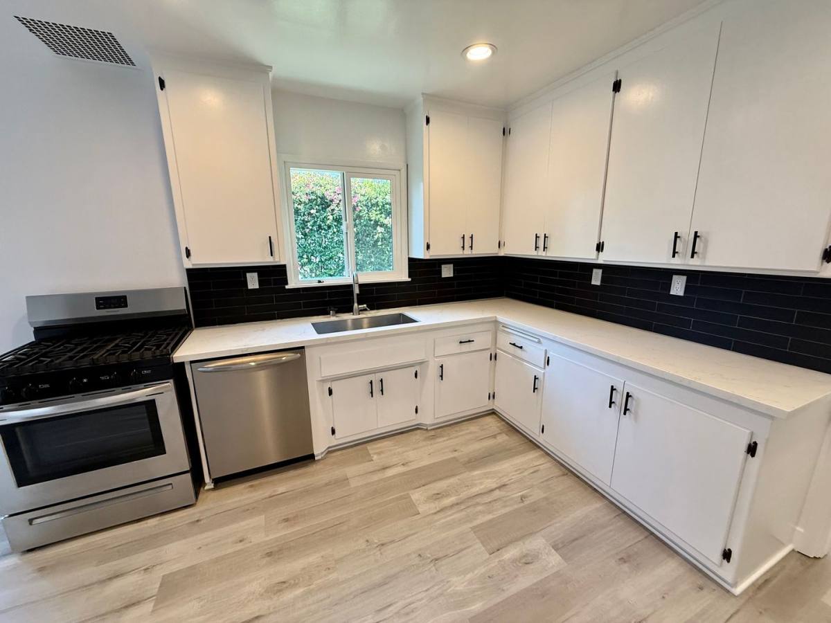 Apartment for rent at 449 N Oakhurst Dr, Beverly Hills, CA 90210
