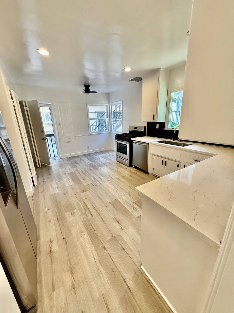 Apartment for rent at 449 N Oakhurst Dr, Beverly Hills, CA 90210
