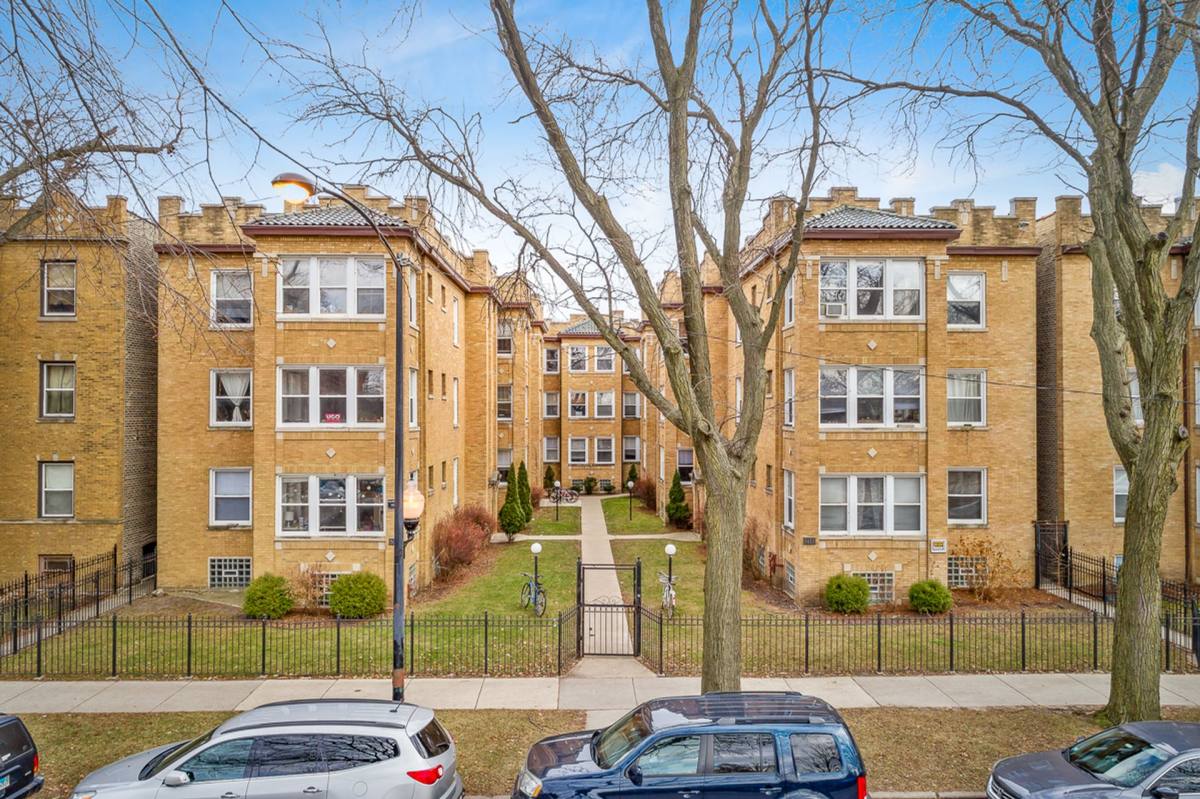 Apartment for rent at 5055 N Damen Ave, Chicago, IL 60625