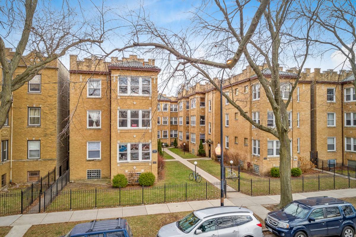Apartment for rent at 5055 N Damen Ave, Chicago, IL 60625