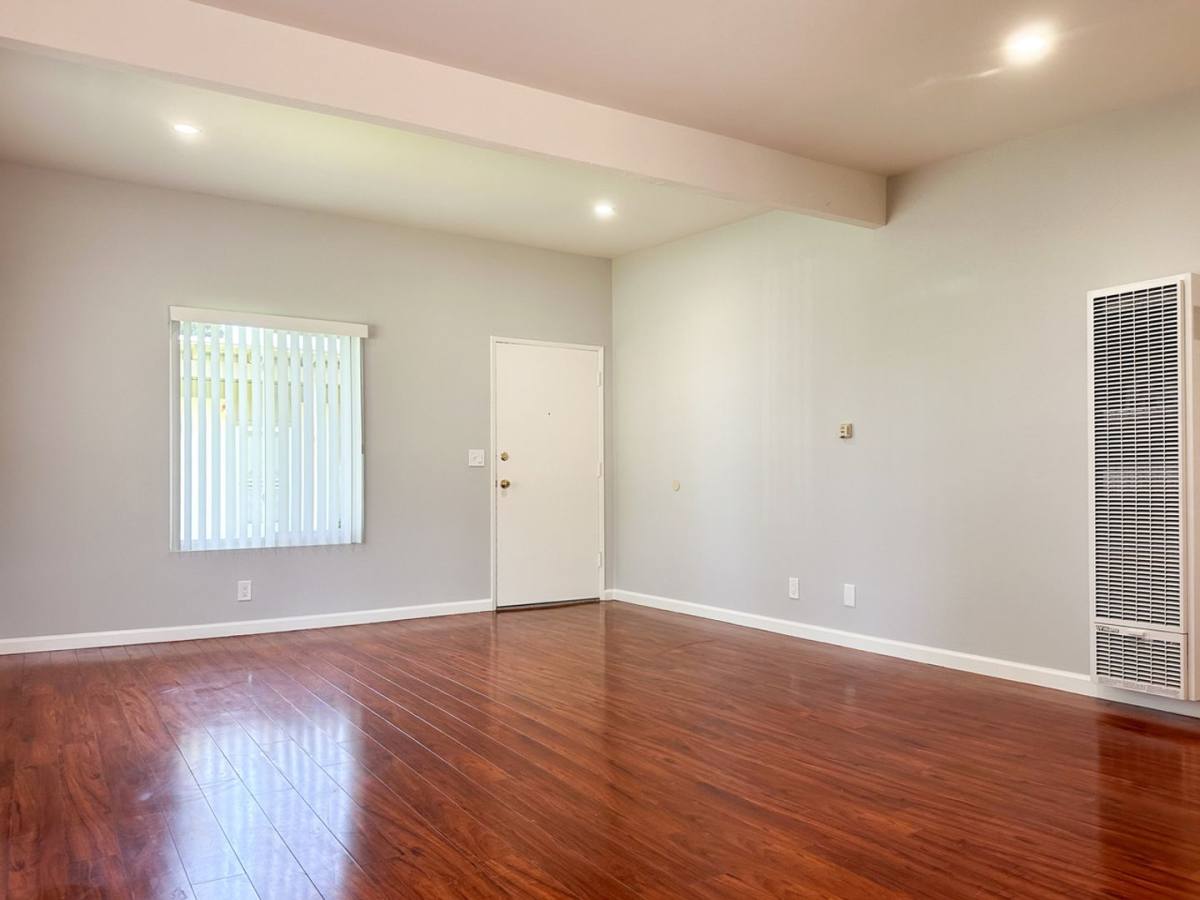 Apartment for rent at 109 Clearbrook Lane, Costa Mesa, CA 92626