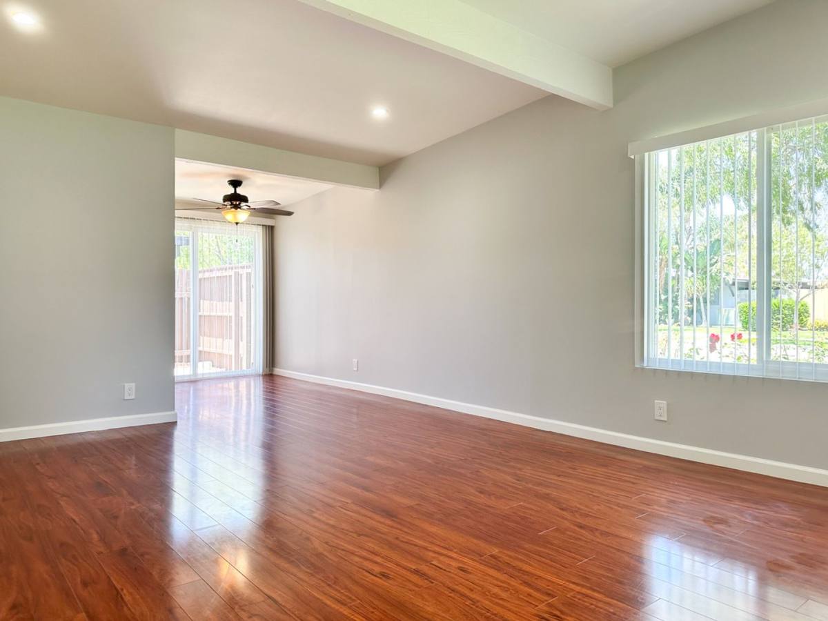 Apartment for rent at 109 Clearbrook Lane, Costa Mesa, CA 92626