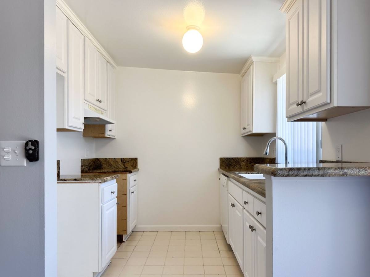 Apartment for rent at 109 Clearbrook Lane, Costa Mesa, CA 92626