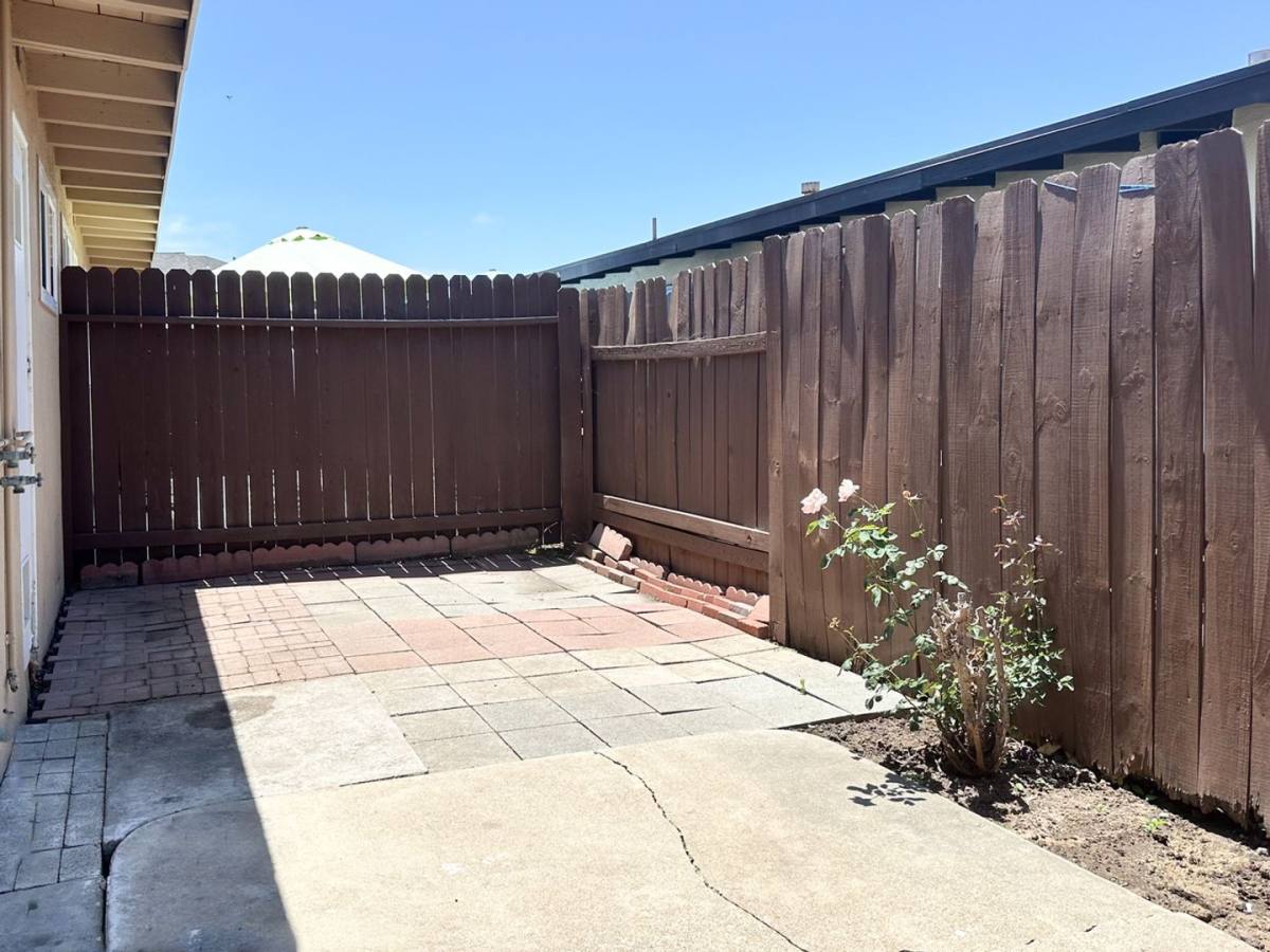 Apartment for rent at 109 Clearbrook Lane, Costa Mesa, CA 92626
