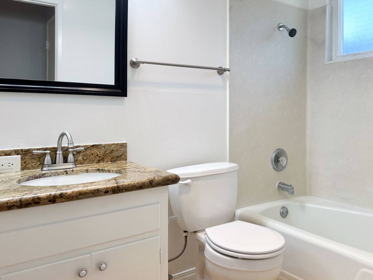 Apartment for rent at 109 Clearbrook Lane, Costa Mesa, CA 92626