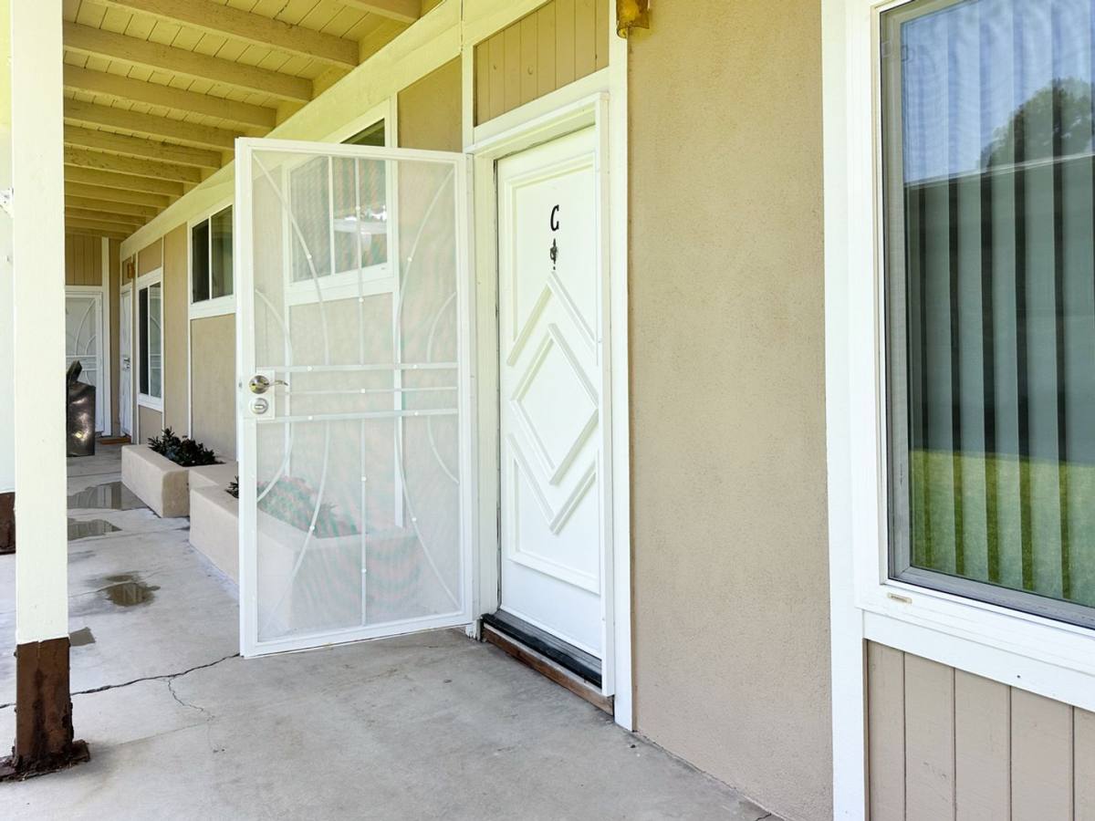 Apartment for rent at 109 Clearbrook Lane, Costa Mesa, CA 92626