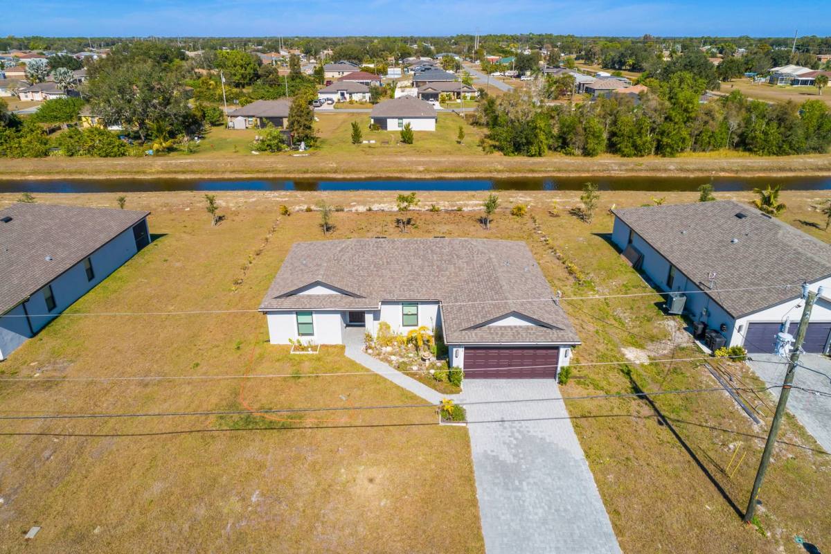 House for rent at 839 Yellowbird Dr, Fort Myers, FL 33913