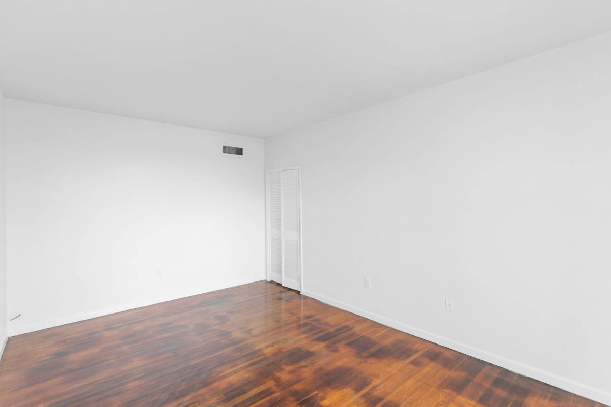 Apartment for rent at 2305 Arlington Crescent, Birmingham, AL 35205