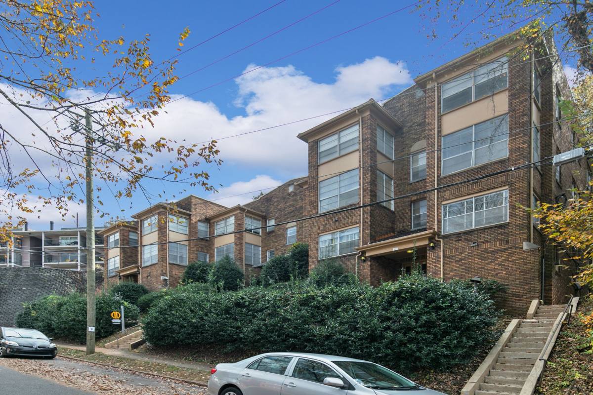 Apartment for rent at 2305 Arlington Crescent, Birmingham, AL 35205