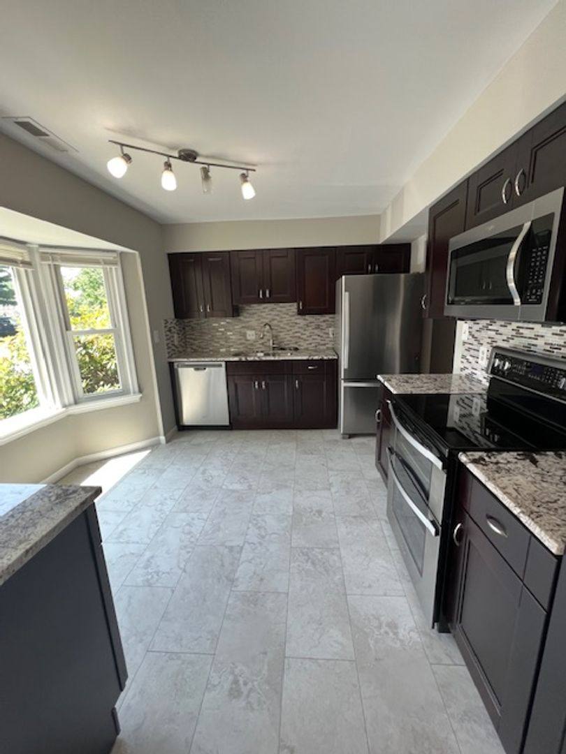 Townhouse for rent at 18509 Grackle Way, Gaithersburg, MD 20879