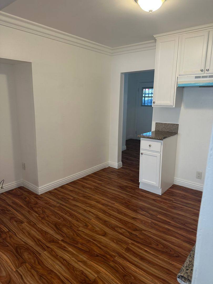 Apartment for rent at 11406-11408 Berendo Ave, Los Angeles, CA 90044
