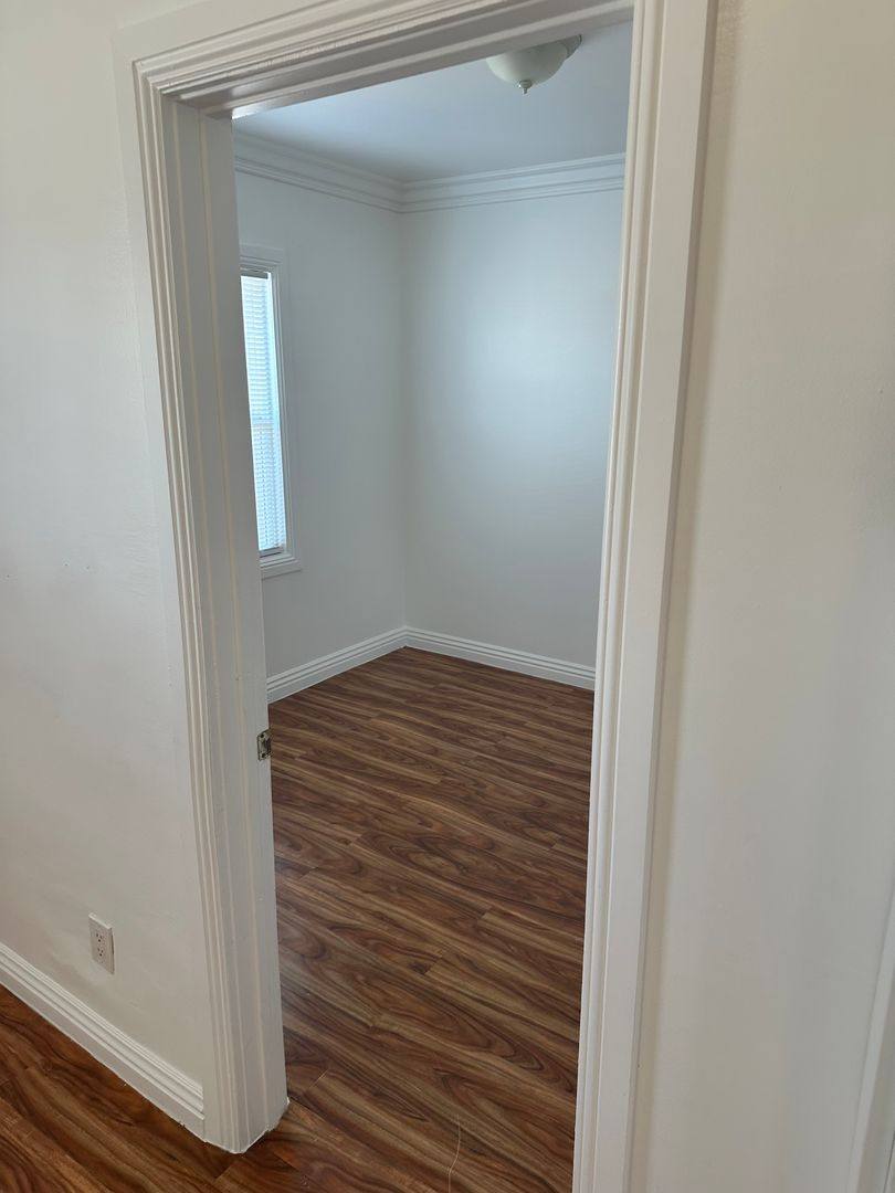 Apartment for rent at 11406-11408 Berendo Ave, Los Angeles, CA 90044