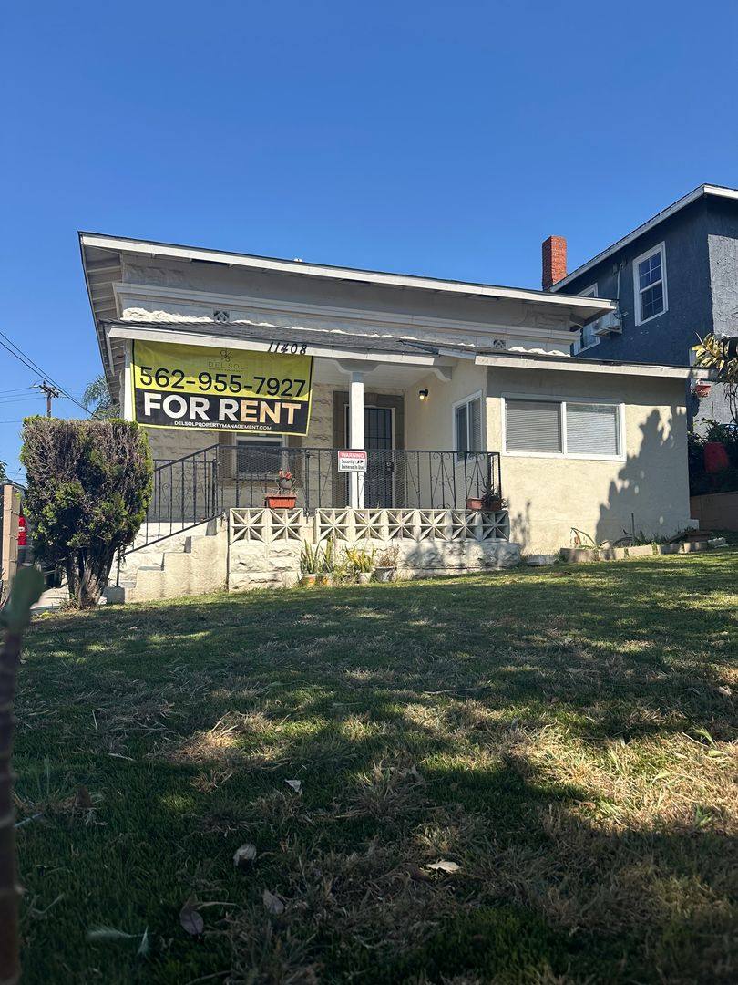 Apartment for rent at 11406-11408 Berendo Ave, Los Angeles, CA 90044
