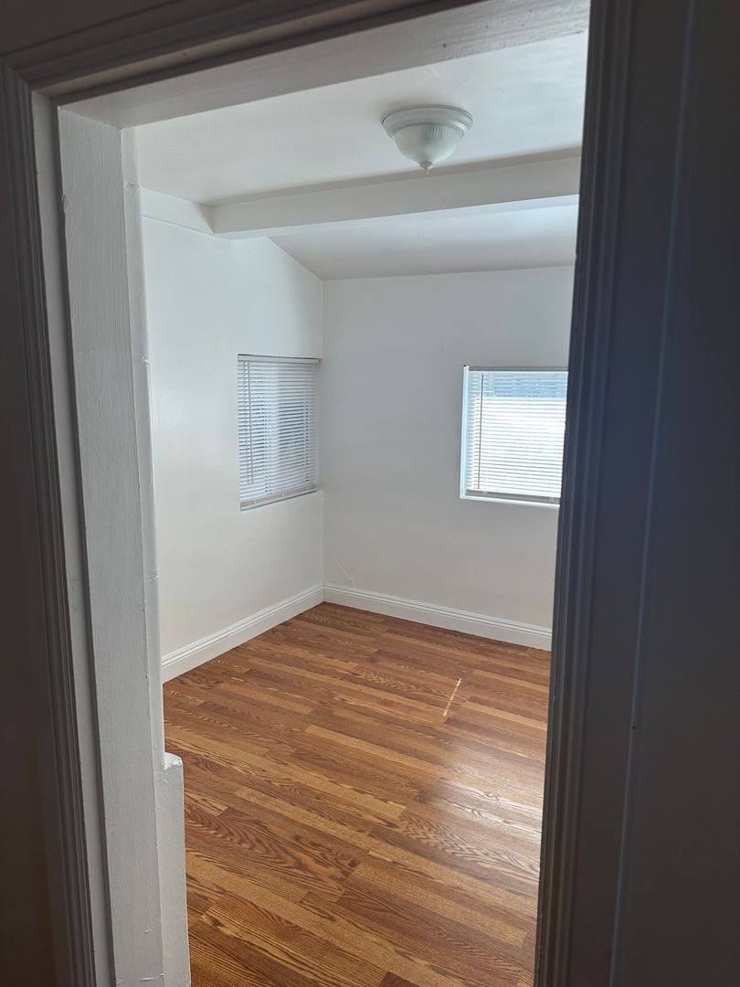 Apartment for rent at 11406-11408 Berendo Ave, Los Angeles, CA 90044