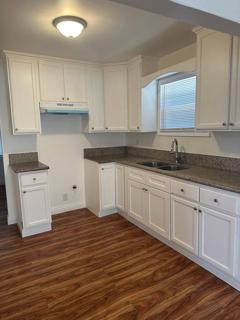 Apartment for rent at 11406-11408 Berendo Ave, Los Angeles, CA 90044
