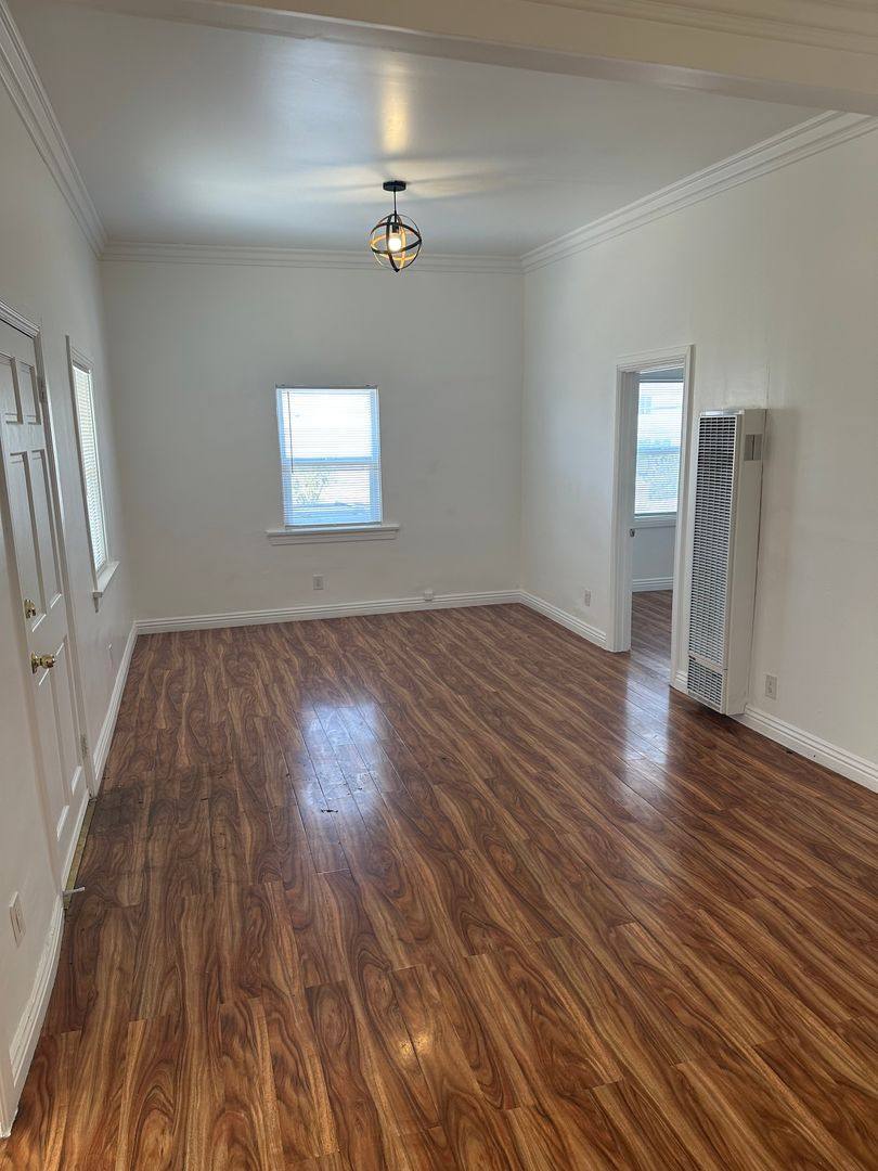 Apartment for rent at 11406-11408 Berendo Ave, Los Angeles, CA 90044