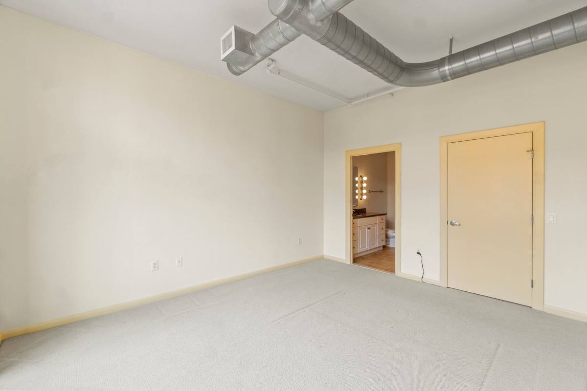 Apartment for rent at 811 4th St NW, Washington, DC 20001