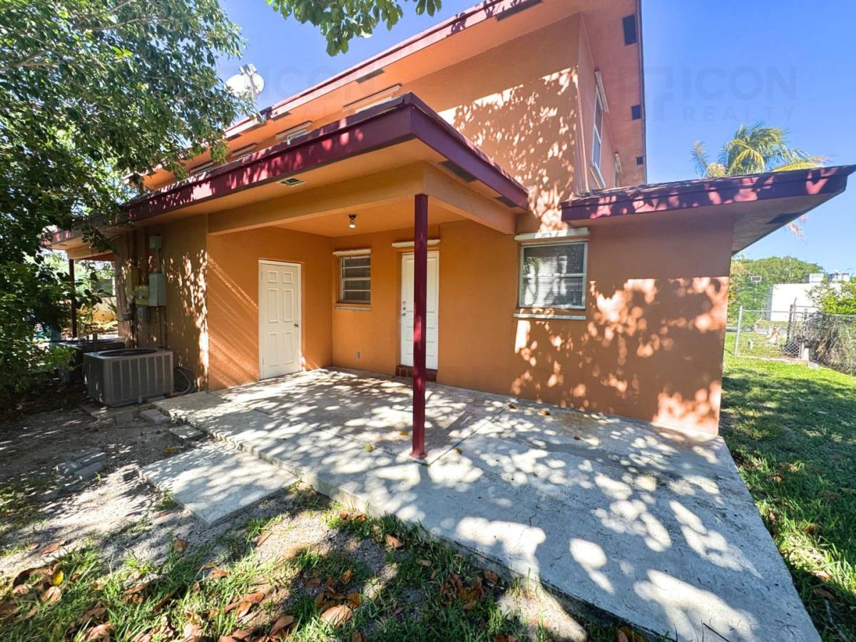 Townhouse for rent at 2309 SE 2nd St, Boynton Beach, FL 33435