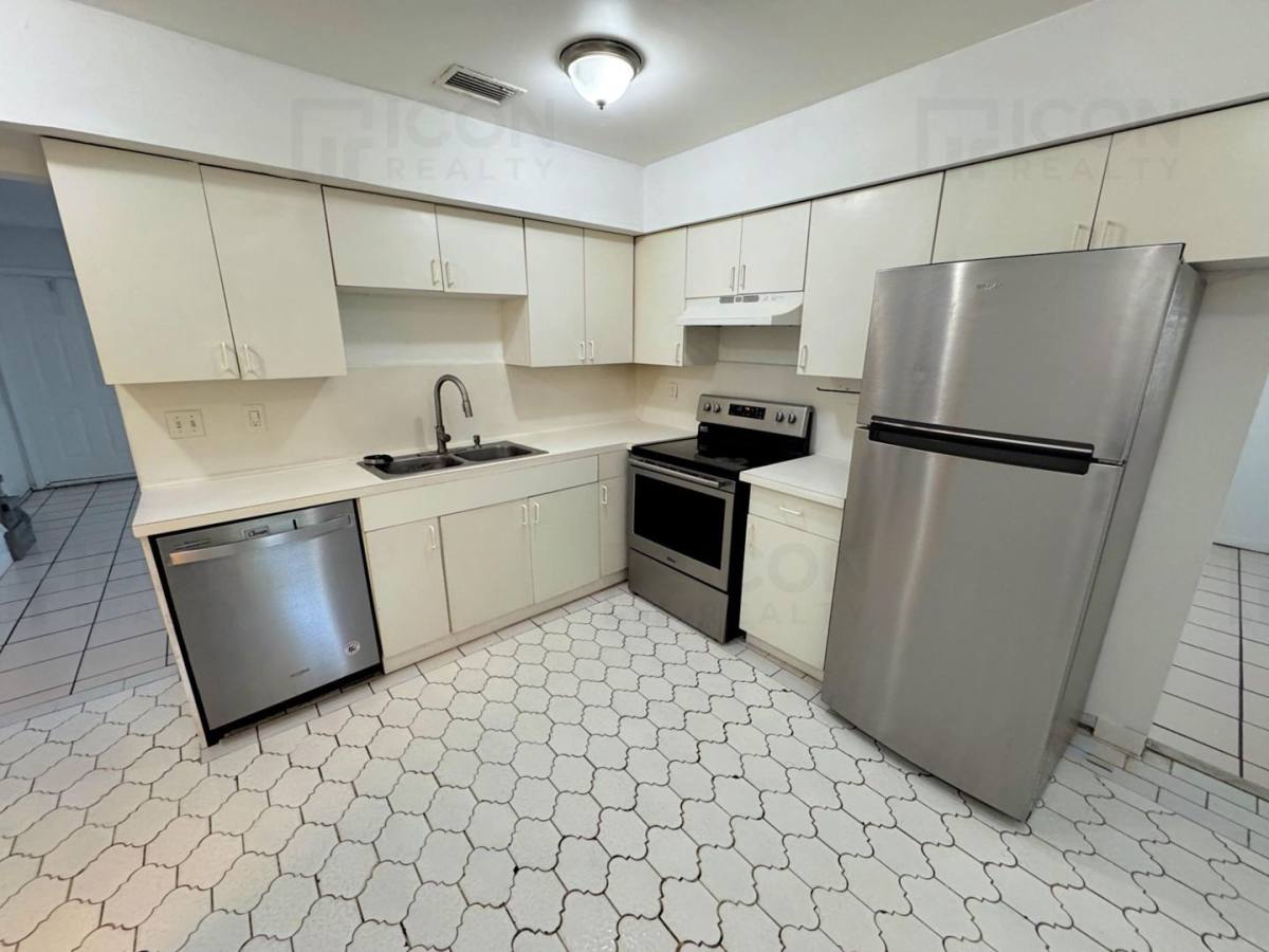 Townhouse for rent at 2309 SE 2nd St, Boynton Beach, FL 33435