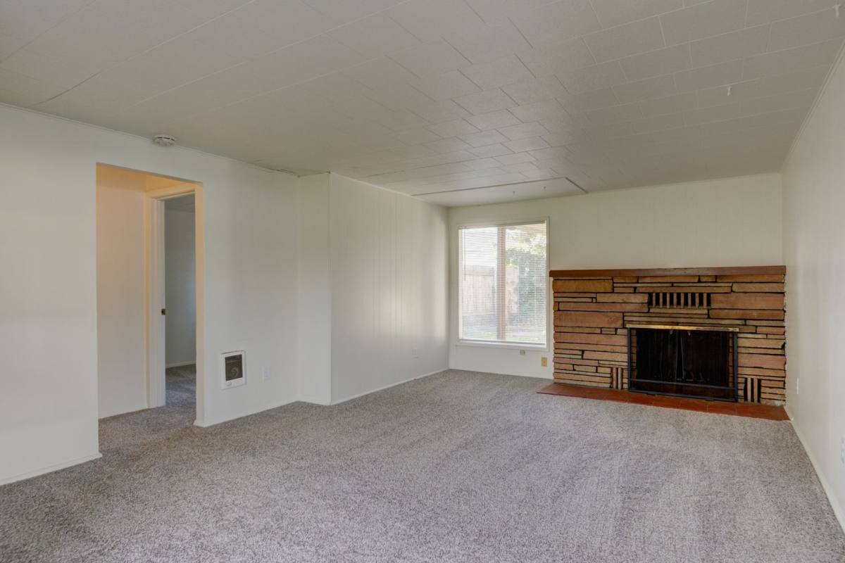 House for rent at 33010 State Route 20, Oak Harbor, WA 98277