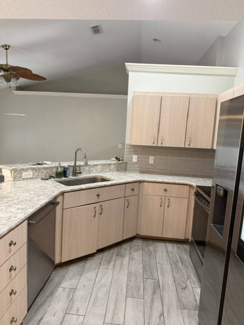 House for rent at 6633 Foxmoor Dr, Zephyrhills, FL 33542