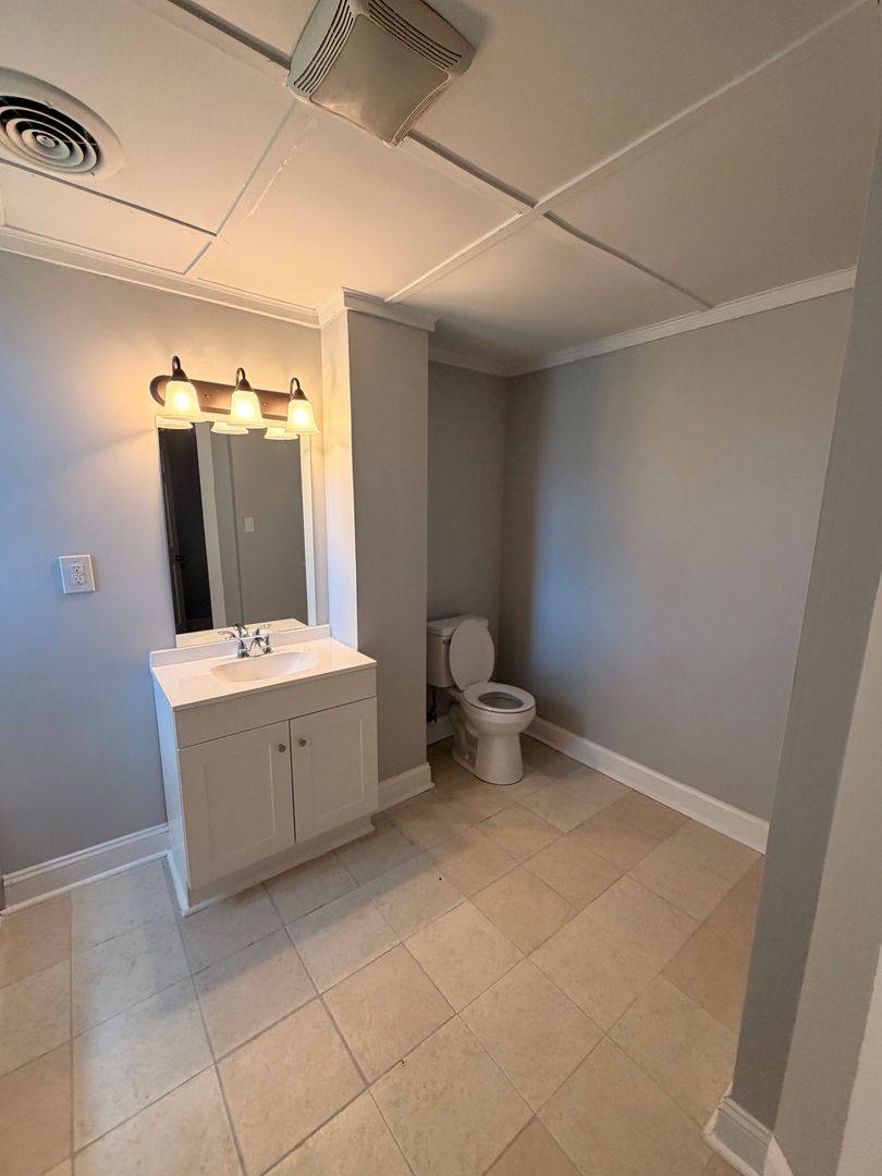 Apartment for rent at 4140 W Broadway, Louisville, KY 40211