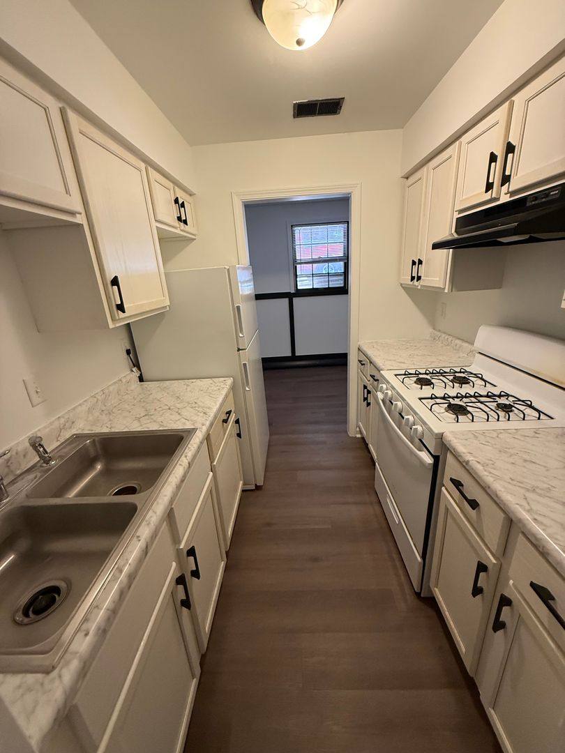 Apartment for rent at 6709 N University St, Peoria, IL 61614