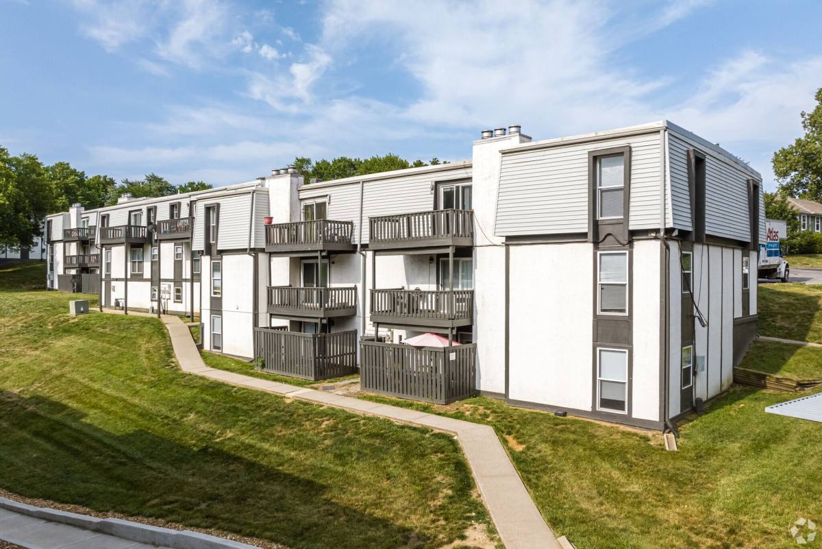 Apartment for rent at 5604 Floyd St, Leawood, KS 66206