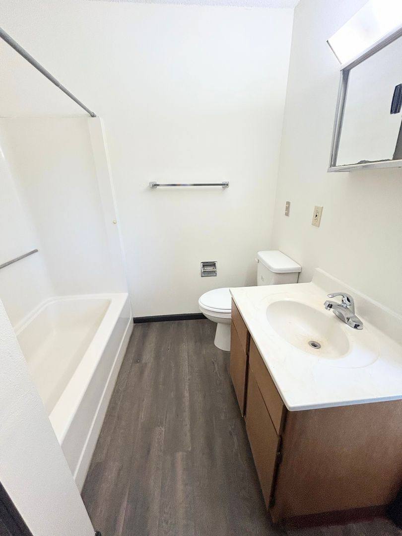 Apartment for rent at 900 E 11th Ave, Hutchinson, KS 67501