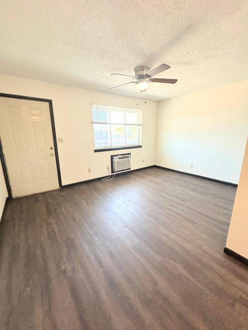 Apartment for rent at 900 E 11th Ave, Hutchinson, KS 67501