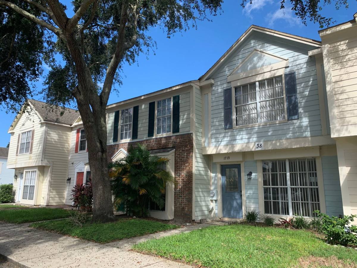 Townhouse for rent at 1719 Mill Run Circle, Tampa, FL 33613