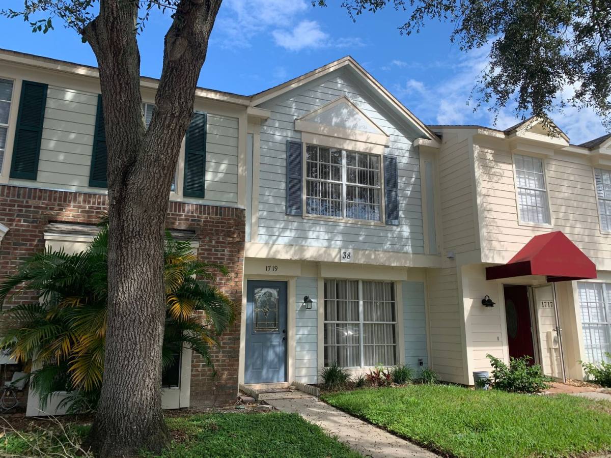 Townhouse for rent at 1719 Mill Run Circle, Tampa, FL 33613