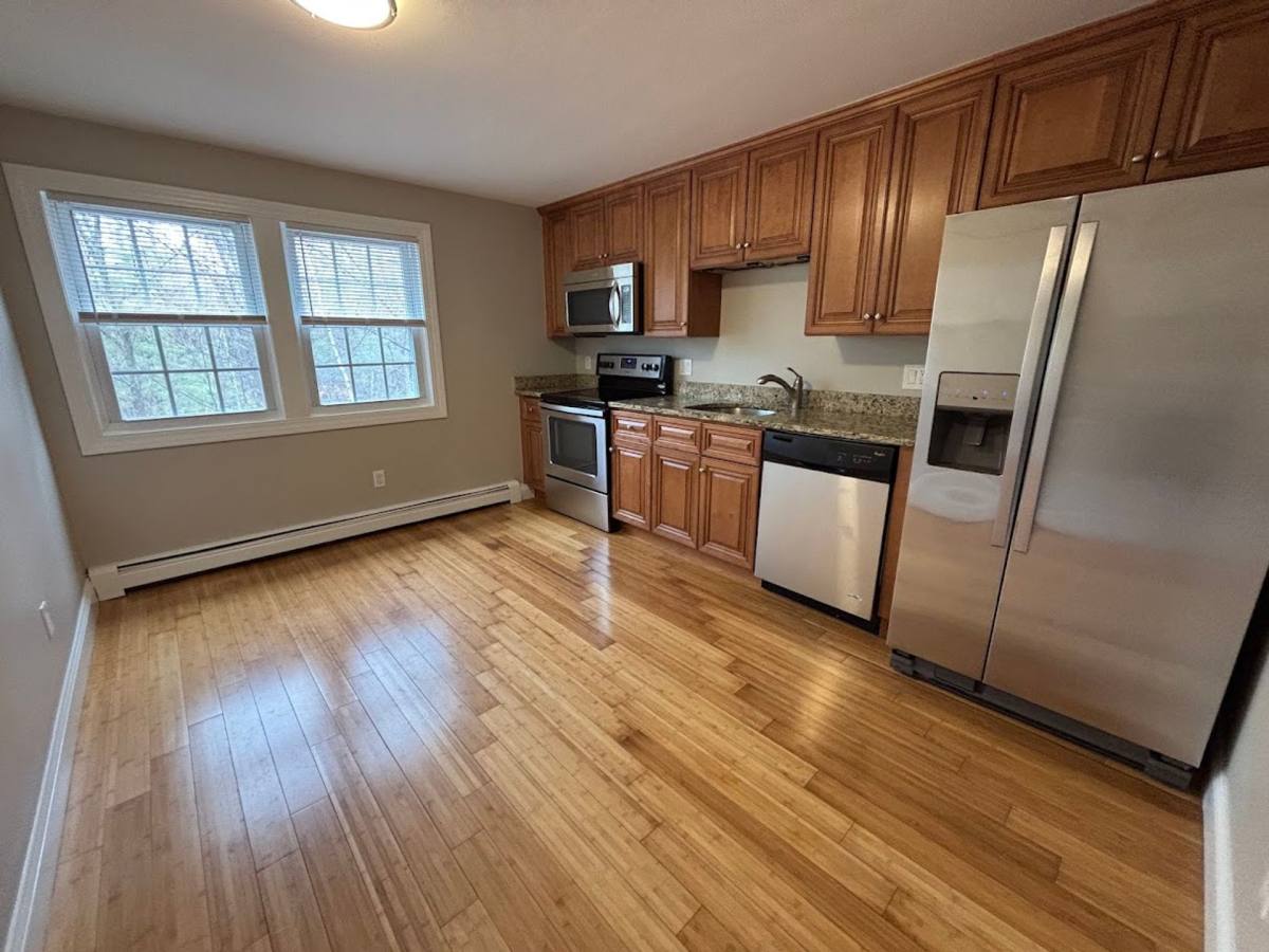 Apartment for rent at 14-35 Stonehenge Rd, Londonderry, NH 03053