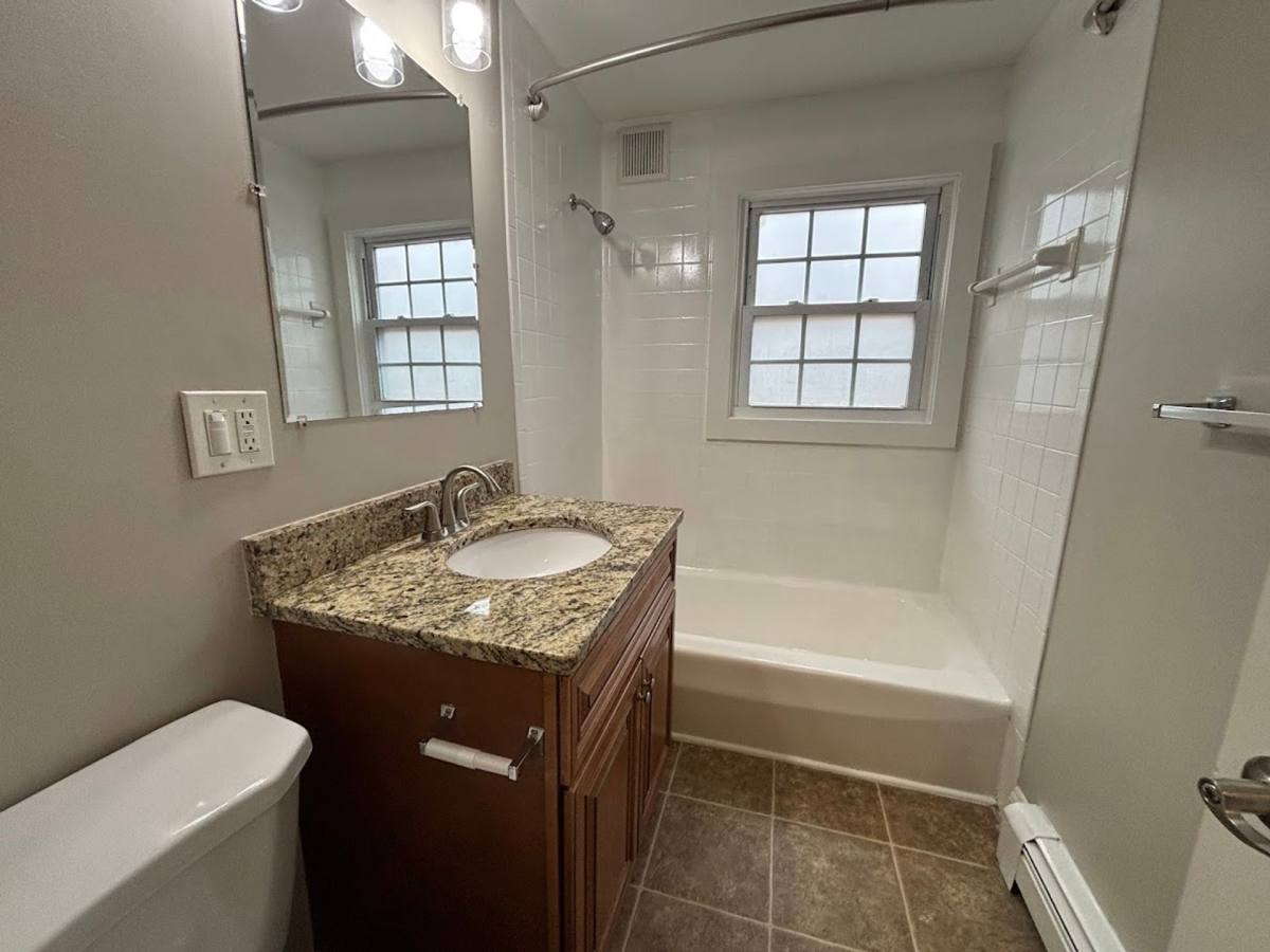 Apartment for rent at 14-35 Stonehenge Rd, Londonderry, NH 03053