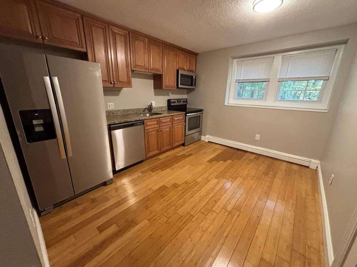 Apartment for rent at 14-35 Stonehenge Rd, Londonderry, NH 03053