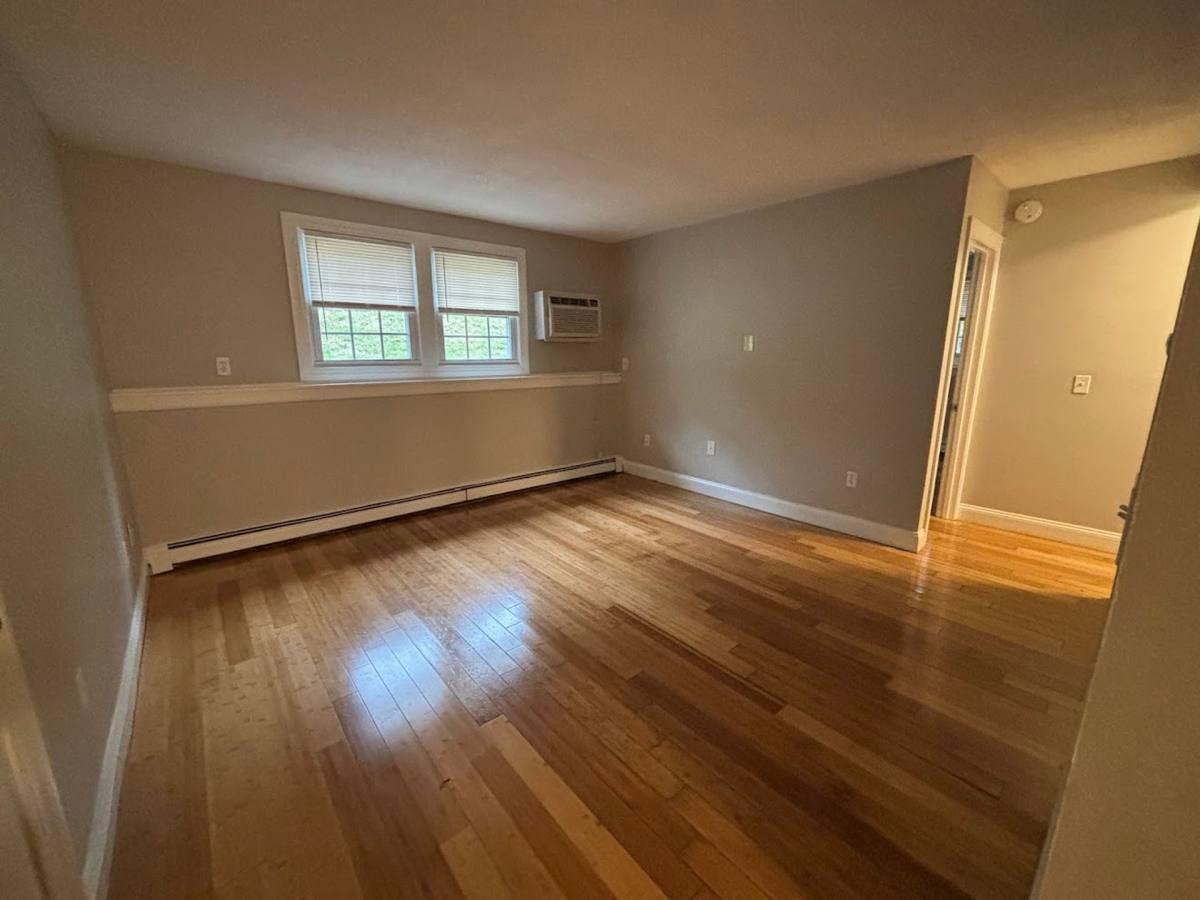 Apartment for rent at 14-35 Stonehenge Rd, Londonderry, NH 03053