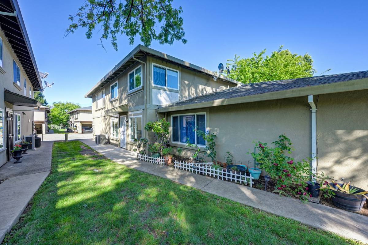 Apartment for rent at 3711 Galena Dr, Auburn, CA 95602