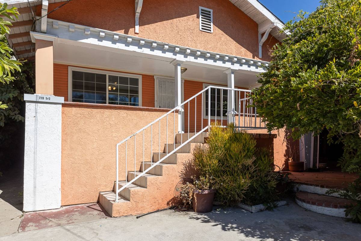 Apartment for rent at 719 N Coronado St, Los Angeles, CA 90026