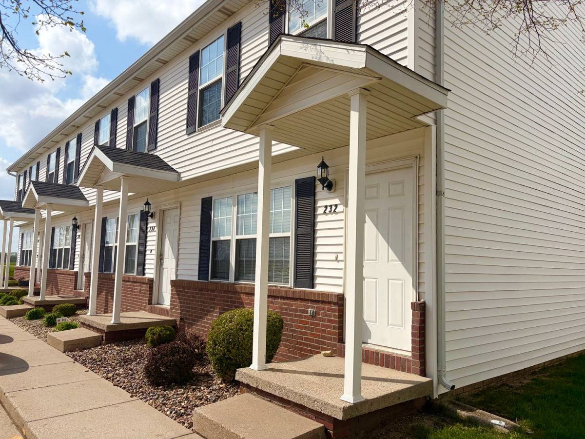 Townhouse for rent at 228 Crossing Dr, Normal, IL 61761