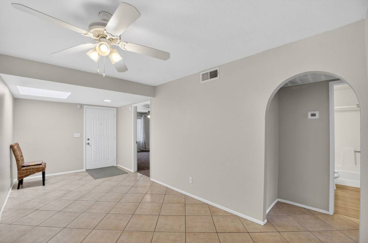 Townhouse for rent at 517 W Duke Dr, Tempe, AZ 85283